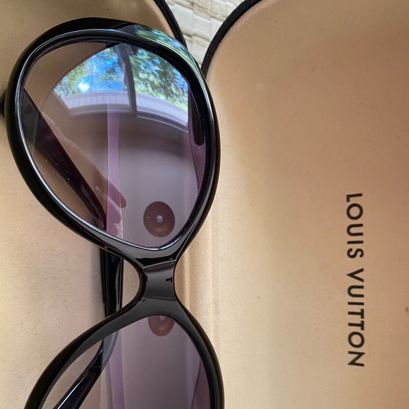 Louis Vuitton Sunglasses - Picture 11 of 15